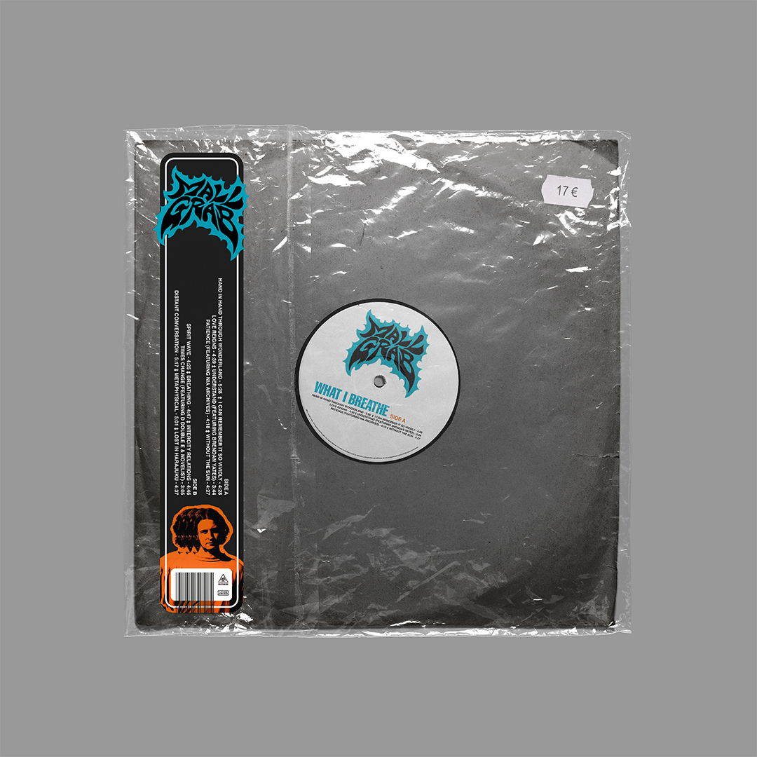 Vinyle Mall Grab « What I Breathe » en poly sleeve transparent – sticker noir teal et pochette noire visible, prix 17€, format mockup disquaire